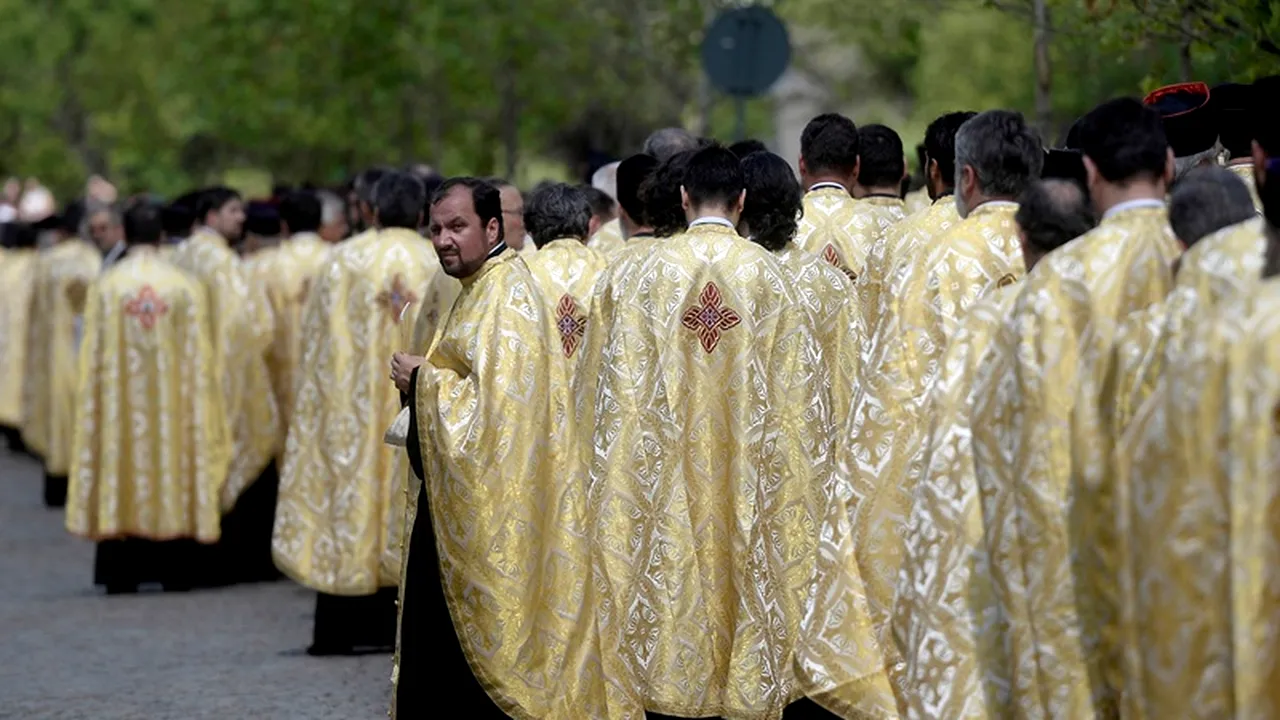 Sondaj IRES: cum s-a prăbușit încrederea românilor în Biserică