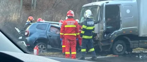 Grav accident la ieșirea din Brașov spre Predeal. Un Duster a intrat frontal într-o dubă