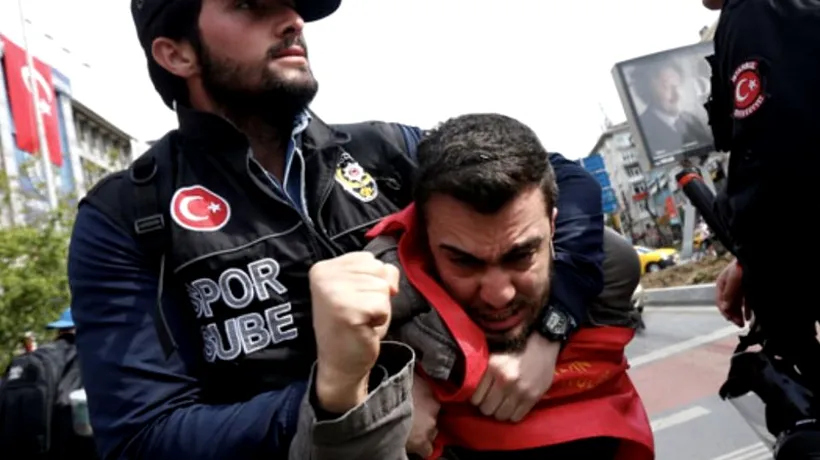 Orașul Istanbul sub asediu: mii de manifestanți, atacați de polițiști cu gaze lacrimogene