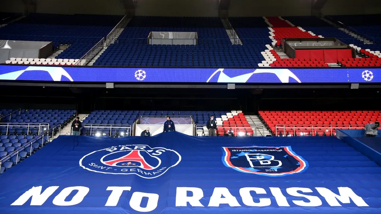 Gestul jucătorilor, înainte de reluarea partidei PSG-Bașakșehir! Aseară, au ieșit de pe teren după ce l-au acuzat pe arbitrul român Sebastian Colțescu de rasism (VIDEO)