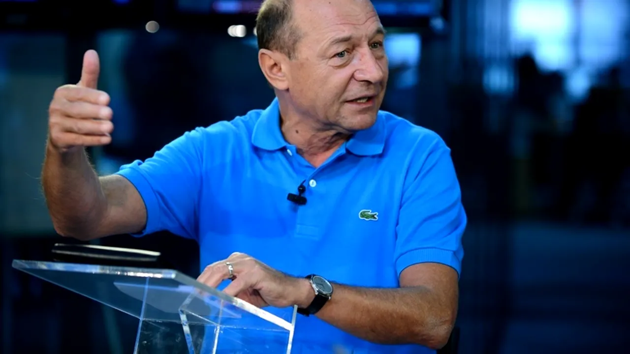 Băsescu despre tricourile albastre din campanie: Sunt un om cu mici superstiții care vin din educația de marinar