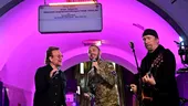 Bono, concert-surpriză la metroul din Kiev. Artistul a răspuns invitației președintelui Volodimir Zelenski (FOTO, VIDEO)