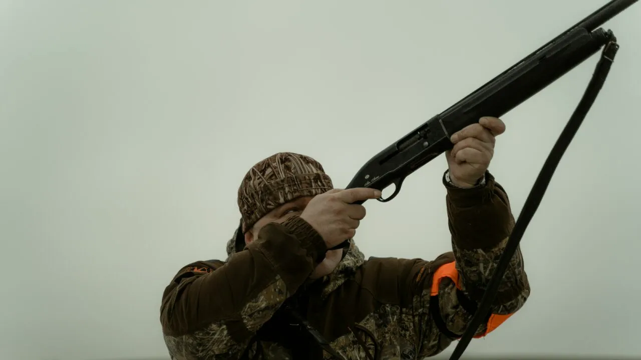 Fiul șefului Poliției Locale din Agigea, împușcat din greșeală la o partidă de vânătoare. Tânărul a murit pe loc