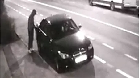 VIDEO | Mașină vandalizată în Arad. Proprietarul oferă recompensă pentru prinderea unui bărbat care i-a băgat zahăr în rezervor și a tăiat două dintre roțile autoturismului