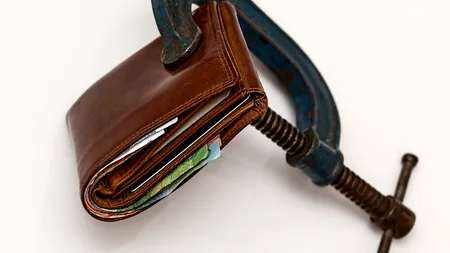 Prețurile europene scad pe măsură ce lupta pentru recuperarea economiei persistă