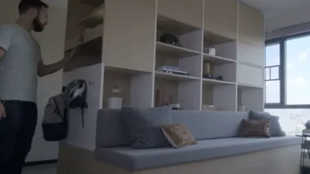 Mobilierul robot care se transformă din dormitor în living. Video
