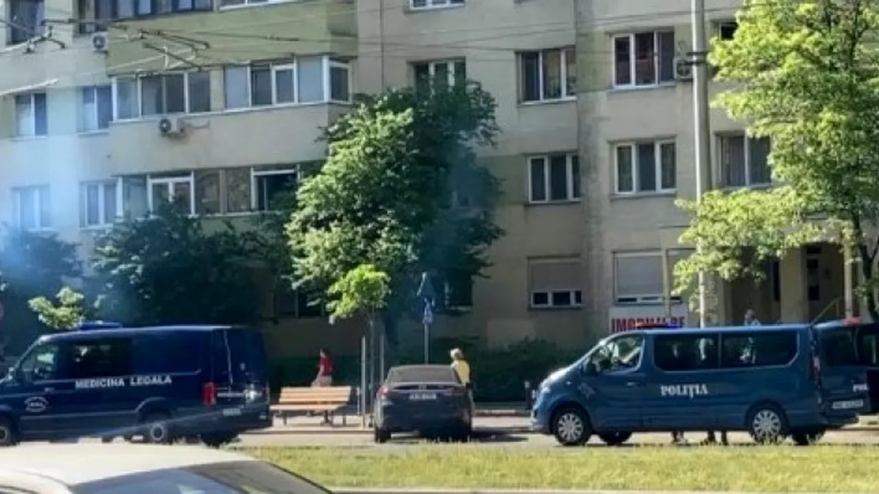 Un bărbat de 40 de ani a murit într-un autobuz STB al liniei 104, după ce i s-a făcut rău în zona Piața Delfinului din sectorul 2 (VIDEO)