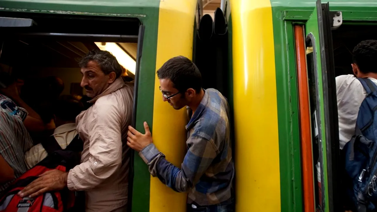 Un tren plin cu imigranți a plecat de la Budapesta, dar a fost oprit de polițiști în afara orașului