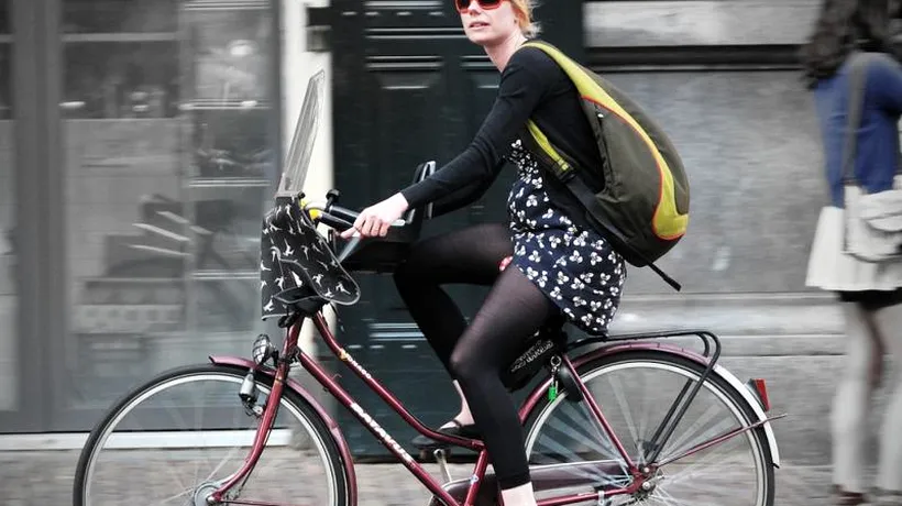 STUDIU. Persoanele care merg la serviciu cu bicicleta sunt mai fericite decât cele folosesc mașina