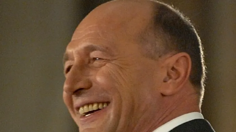 Băsescu se întoarce în Piață: „Îi voi chema pe români să se apere în stradă de acciza lui Ponta. Mesajul către Isărescu: „BNR să părăsească imediat linia de a fi controlată de un guvern corupt 