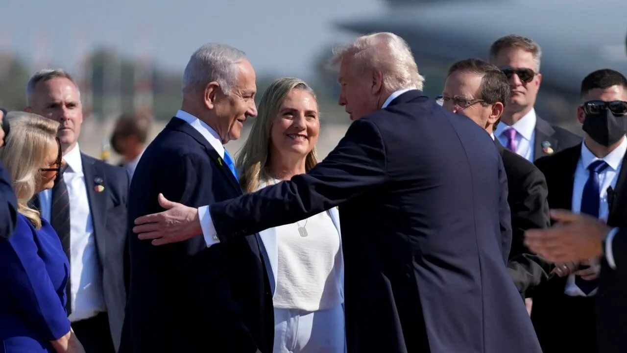 Donald Trump, primit pe covorul roșu la Tel Aviv. Președintele ar vrea să VIZITEZE și Gaza. Primele declarații