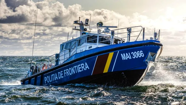 Alertă în Marea Neagră. O navă aflată sub pavilionul Republicii Dominicane a luat foc. Au fost salvați 12 marinari