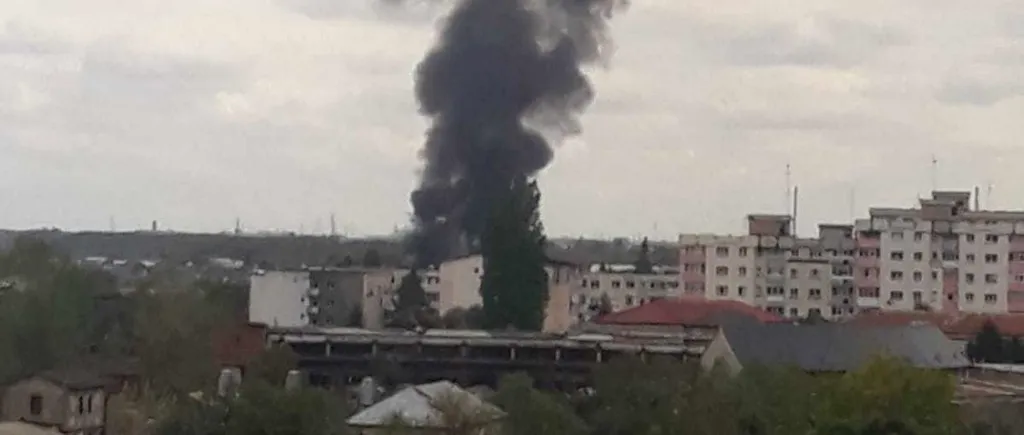 Incendiu violent la o fabrică de mobilă din Pitești - FOTO 