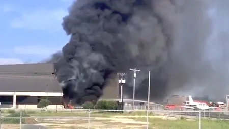 Un avion s-a prăbușit peste hangarul unui aeroport din Texas. Bilanț: 10 morți - VIDEO