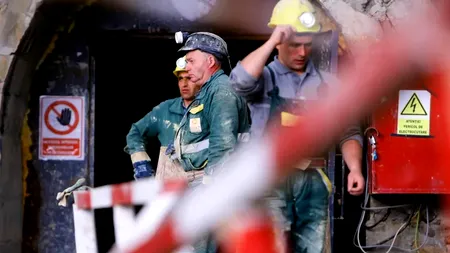 Protest spontan al MINERILOR din Valea Jiului. Angajații nu și-au primit încă salariile
