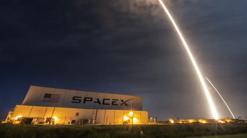 Racheta Falcon 9 a aterizat în siguranță la sol. În curând va transporta oameni