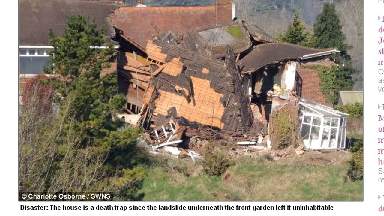 Conacul prăbușit pe care turiștii îl vizitează chiar cu prețul vieții