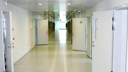 ÎNCHISORI. Pușcării de lux pentru deținuți. Televizor smart, consolă de jocuri și sistem audio hi-tech în celule!