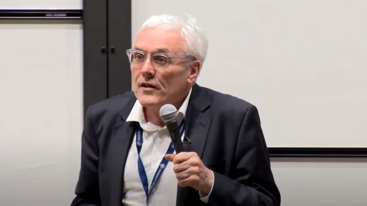 MEDIC CELEBRU: Vor fi șase valuri epidemice de COVID-19 până e gata un vaccin