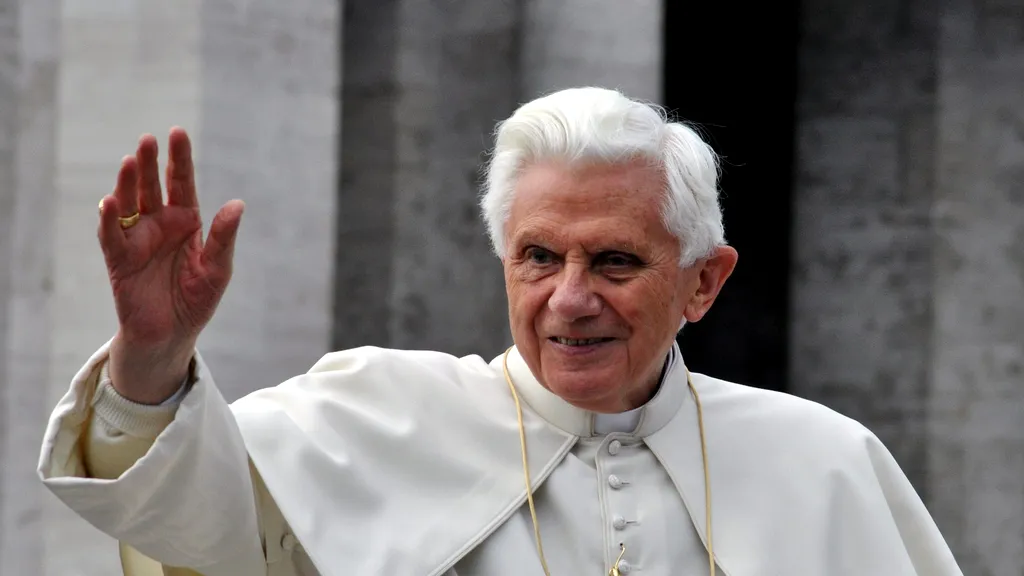 Fostul Papă Benedict, despre scandalul abuzurilor sexuale din Biserica Catolică: Le exprim tuturor victimelor ruşinea mea profundă şi cererea mea sinceră de iertare