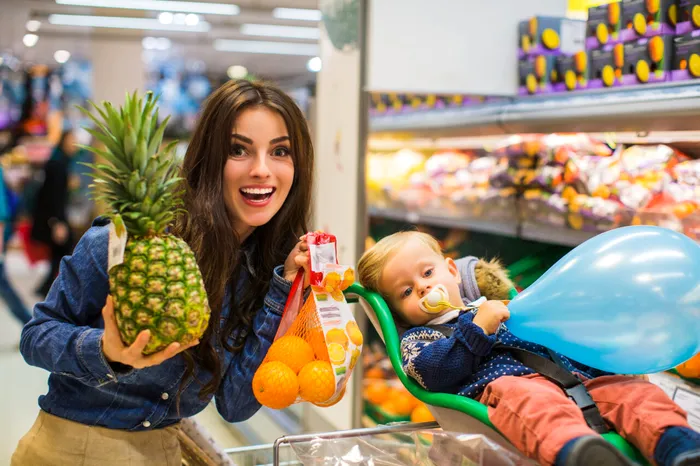 Faceți o listă clară înainte de a pleca la cumpărături și respectați-o cu strictețe