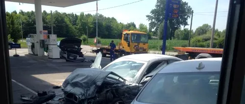 Un român a lovit cu mașina mai multe vehicule într-o stație de carburanți din Italia