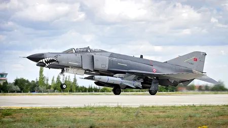 Două avioane de vânătoare ale Turciei s-au ciocnit în zbor. Patru piloți au murit