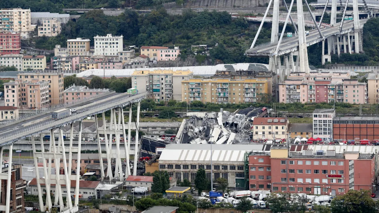 Ancheta în cazul prăbușirii podului din Genova a scos la iveală noi detalii. În camionul condus de un român a fost găsită o cantitate imensă de droguri