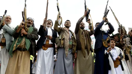 După blocajul din Strâmtoarea Ormuz, navele sunt atacate și în Marea Roșie. O ambarcațiune a transmis o alertă de urgență după un atac lângă Yemen