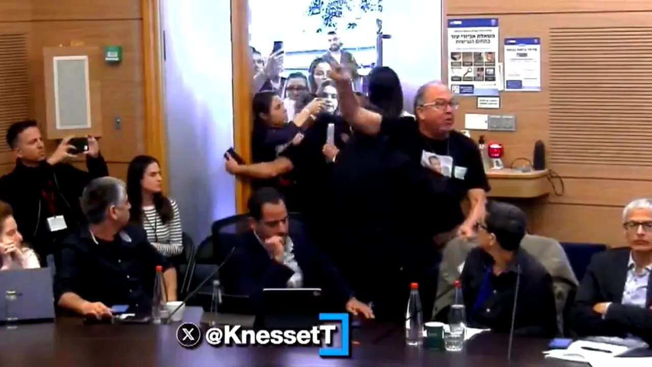 SCANDAL în parlamentul Israelului. Rudele ostaticilor au dat buzna în Knesset: „Nu veţi sta aici în timp ce ei mor acolo”