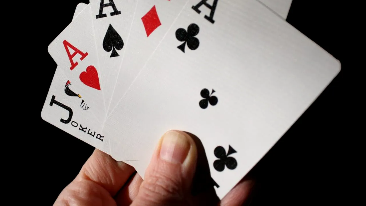 Partidă de poker, „spartă” de polițiști. „Mascații” au descins sâmbătă noapte la o adresă din Sectorul 6 al Capitalei!