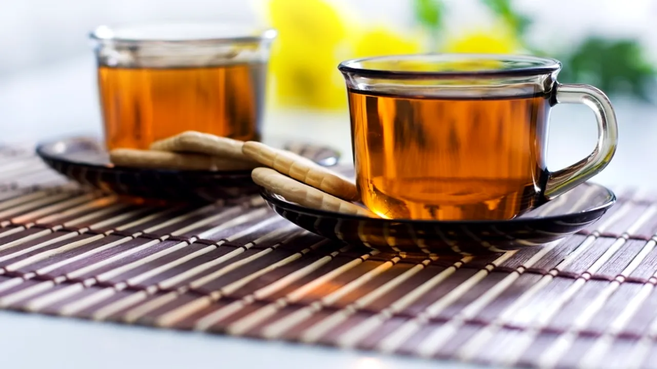 STUDIU. Bărbații care beau 7 cești de ceai pe zi, predispuși la cancer de prostată