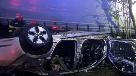 Accident ÎNFIORĂTOR în Mehedinți! Trei tineri de 18, 19 și 22 de ani au murit, după impactul violent cu un TIR