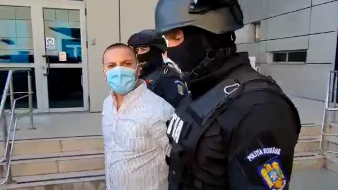 VIDEO | Bărbatul care și-a amenințat dușmanii pe Facebook cu un pistol și o pușcă a fost reținut. ”Voiam să îl intimidez. Am făcut plângeri la Poliție, nu s-a luat nicio măsură”