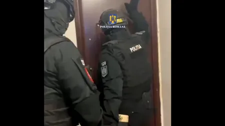 Percheziţii într-un dosar în care patru femei sunt SUSPECTATE că au ademenit o altă femeie la o adresă și au bătut-o