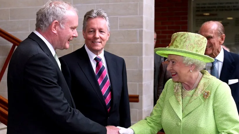 Gest istoric al reginei Marii Britanii: a strâns mâna fostului lider al IRA, Martin McGuinness