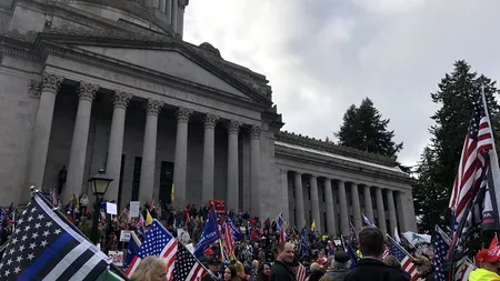 RĂZBOI CIVIL ÎN AMERICA. Senatorul Mitt Romney denunță o „insurecție”! Republicanii îi întorc spatele lui Trump - VIDEO