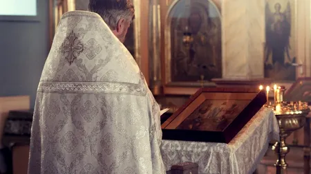 Preoți amendați după ce au fost surprinși într-un restaurant! Protopop: „Am fost chemați să sfințim sala mică, care are mobilă nouă”