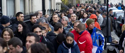 Votul în diaspora: Coadă de sute de oameni în Londra; zeci de români așteaptă la Oslo și Copenhaga