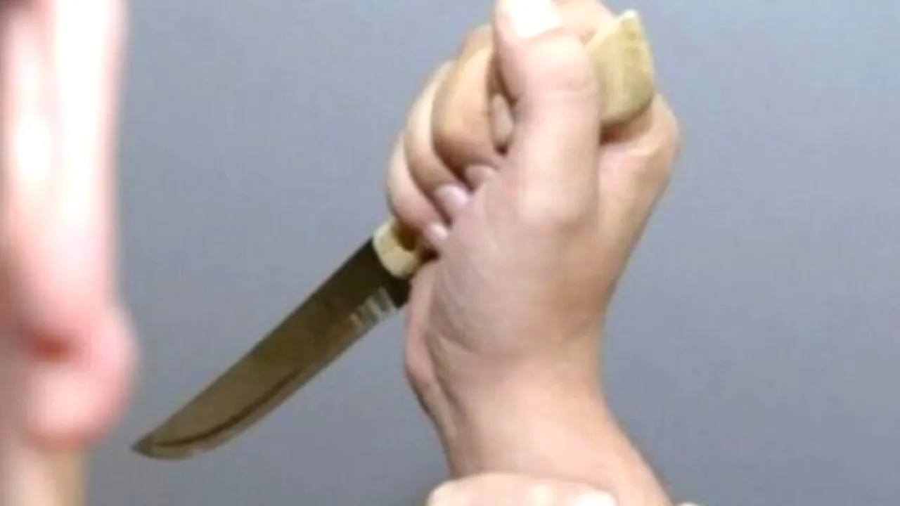 Scenă șocantă în Republica Moldova. O tânără a izbucnit în râs când a fost întrebată, în sala de judecată, de ce și-a ucis propria mamă