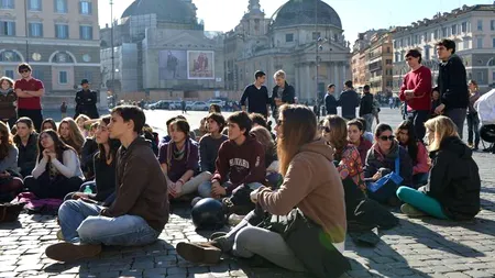 Elevii unor licee din Italia au ocupat sălile de clasă și manifestează împotriva tăierilor bugetare