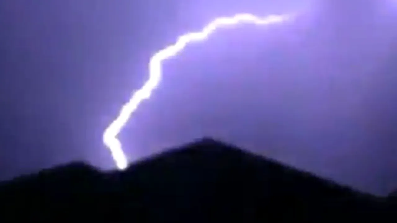 Patru persoane lovite de fulger, în Bulgaria, în timp ce asistau la o competiție sportivă