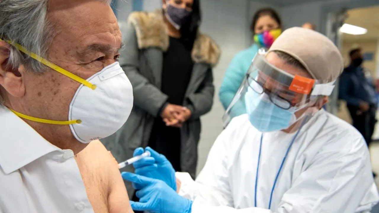 Secretarul general al ONU s-a vaccinat împotriva COVID-19. Guterres cere ca toate țările lumii să aibă acces la vaccin