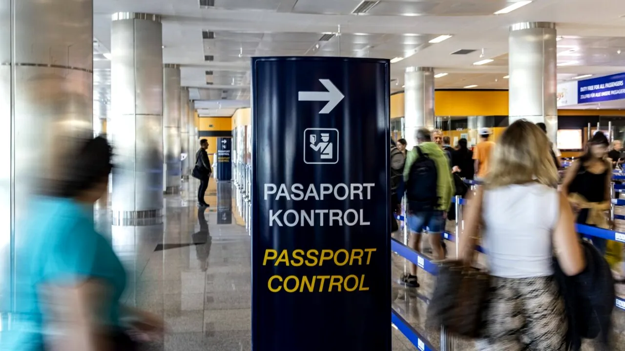 Coșmar la VAMĂ pentru un român care se întorcea din Turcia. De ce n-a putut să iasă din țară: „Aveți idee ce se întâmplă? E atac cibernetic?”