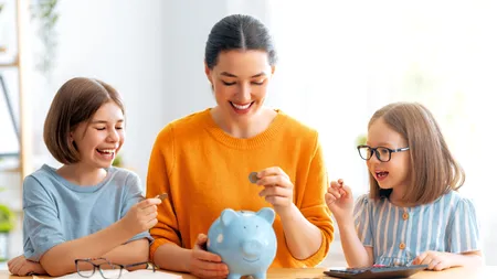 Educație, locuință sau primul business? Cum pot părinții să pregătească financiar viitorul copiilor