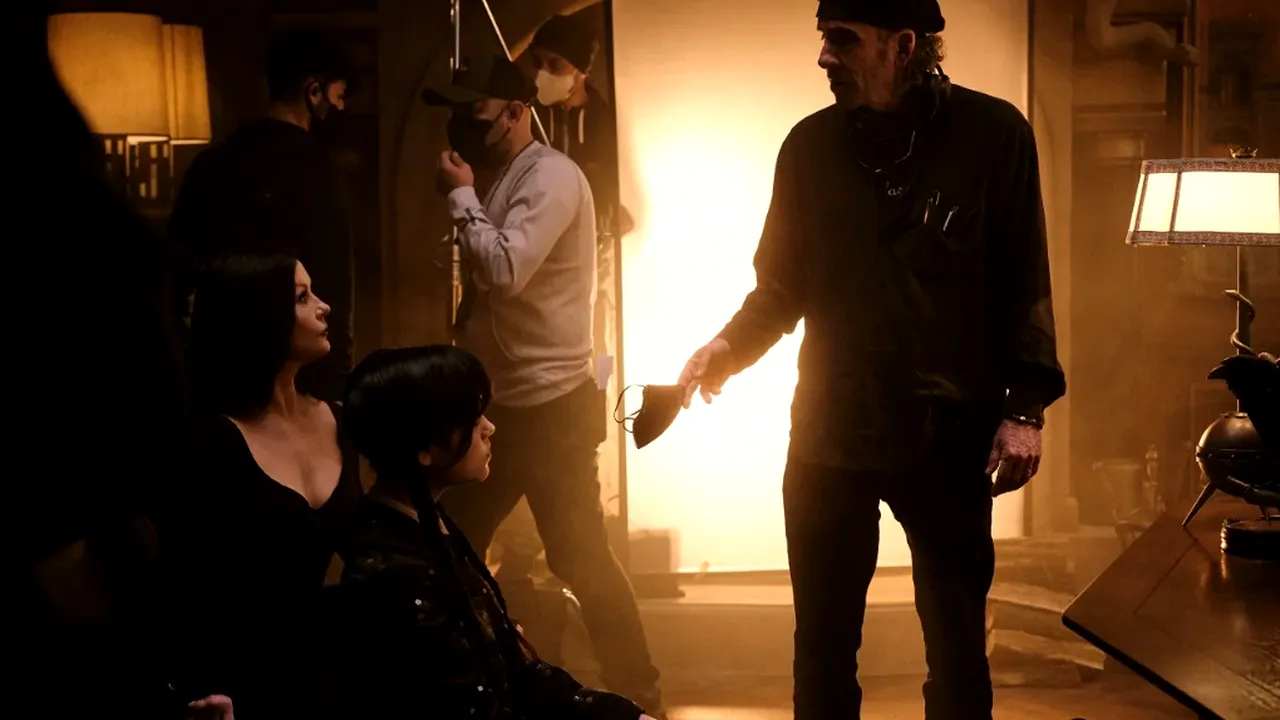 INTERVIU – Scenograful serialului „Wednesday”, despre arhitectura românească ca sursă de inspirație și pasiunea lui Tim Burton pentru Castelul Cantacuzino