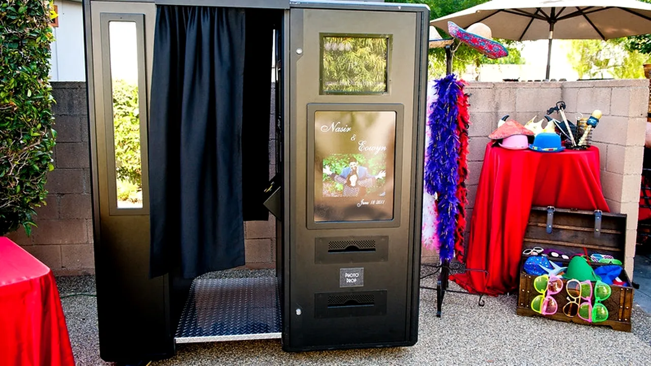 Antreprenorii prezenți la How to Web Conference vor avea la dispoziție 90 de secunde pentru a-și prezenta ideile de afaceri într-o cabină foto modificată