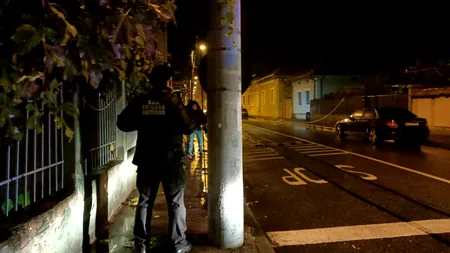 SURPRIZA de proporții de care au avut parte polițiștii din Mehedinți atunci când au deschis un troler abandonat pe stradă. „În interiorul lui erau...”