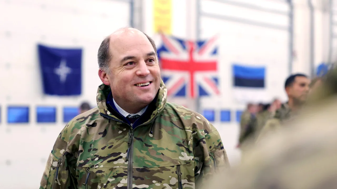 Ministrul britanic al Apărării a DEMISIONAT. Cine e noul șef al Armatei