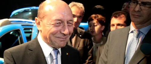 Băsescu, glumeț la ieșirea de la Consiliu, după prima zi de negocieri: E mai bine afară